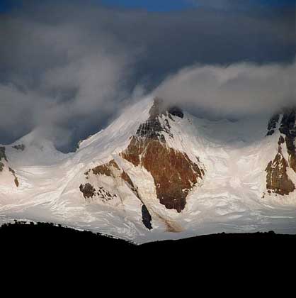  IGDA/P. Jaccod     ВЕРШИНЫ АНД, окруженные ледниками, в национальном парке Лос-Гласьерес (Патагония, Аргентина).