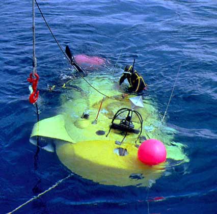  IGDA/C. Rives     ПОГРУЖНОЙ АППАРАТ французского исследователя подводного мира Ж.-И.Кусто, на котором он в 1956 впервые опустился на глубину 300 м.