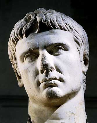  IGDA/G. Dagli Orti     АВГУСТ ЦЕЗАРЬ, основатель Римской империи, внучатый племянник Юлия Цезаря.