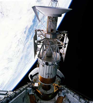  NASA     КОСМИЧЕСКИЙ АППАРАТ «Магеллан», запускаемый с корабля «Атлантис» в долгое путешествие к планете Венера.