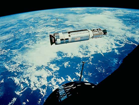 «ДЖЕМИНИ-10» на околоземной орбите (июль 1966). NASA