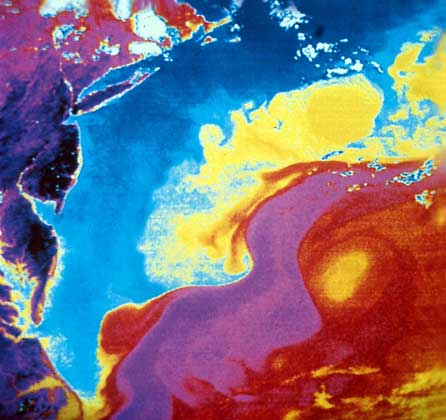  NOAA     ИНФРАКРАСНАЯ АЭРОТЕРМОГРАФИЯ из космоса позволяет различить области локальных течений Гольфстрима.