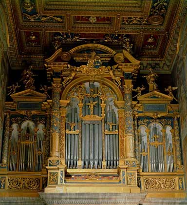  ПРОСПЕКТ органа 16 в. в церкви Сан Джованни ин Латерано (Рим).  IGDA/V. Pirozzi