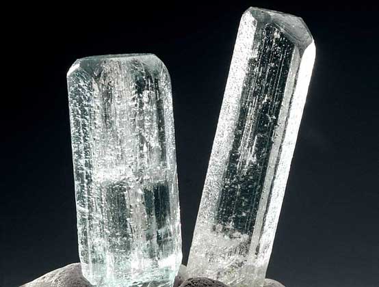  IGDA/A. Rizzi     ШЕСТИГРАННЫЕ призматические кристаллы берилла.