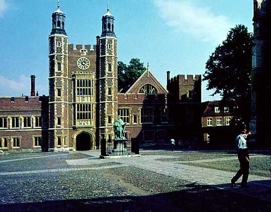  IGDA     ИТОН-КОЛЛЕДЖ. Основан в 1440 Генрихом VI.