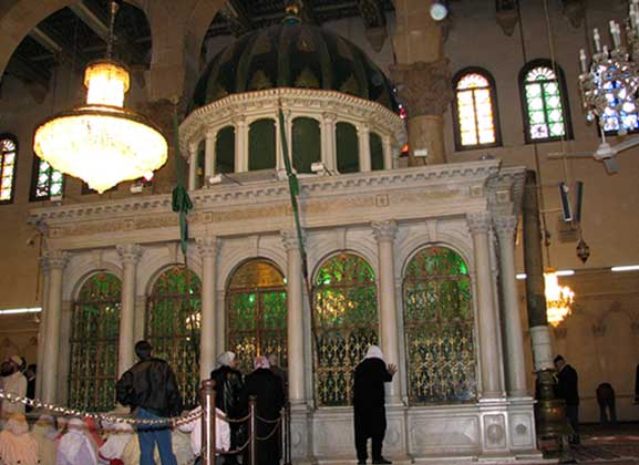 УСЫПАЛЬНИЦА головы Иоанна Крестителя. Молельный зал мечети Омейядов (Дамаск, Сирия)