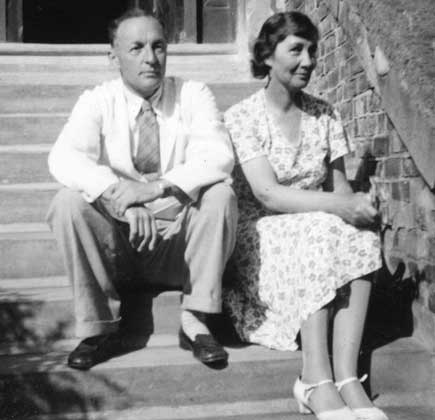 ДЖОЙС КЭРИ с женой Труди в Оксфорде, 1939