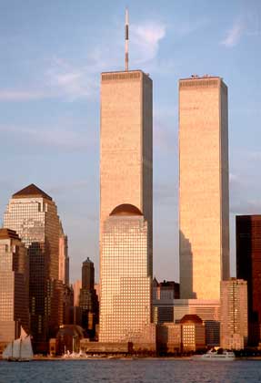  IGDA     ВСЕМИРНЫЙ ТОРГОВЫЙ ЦЕНТР в Нью-Йорке (был уничтожен террористами 11 сентября 2001)