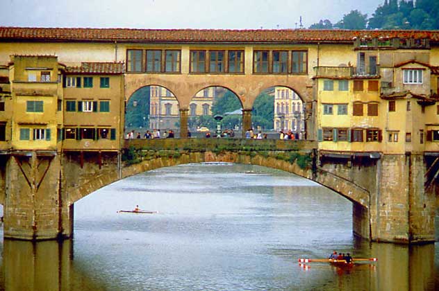  IGDA/G. Berengo Gardin     ФЛОРЕНЦИЯ. Пешеходный мост Понте-Веккьо, построенный в 1345.