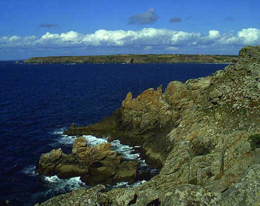  IGDA/G. Elli     МЫС РА (Бретань), глубоко вдающийся в акваторию Атлантического океана, самая западная точка страны.