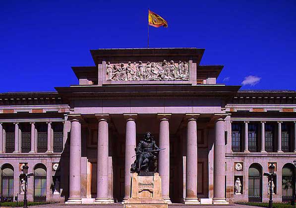  IGDA/W. Buss     МАДРИД. Художественный музей Прадо. Основан в 1819 по приказу испанского короля Фердинанда VII как первый публичный художественный музей страны. Здание возводилось в 1785–1830.