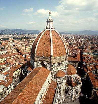 ФИЛИППО БРУНЕЛЛЕСКИ. Величественный купол флорентийского собора на восьмигранном барабане. IGDA/G. Veggi