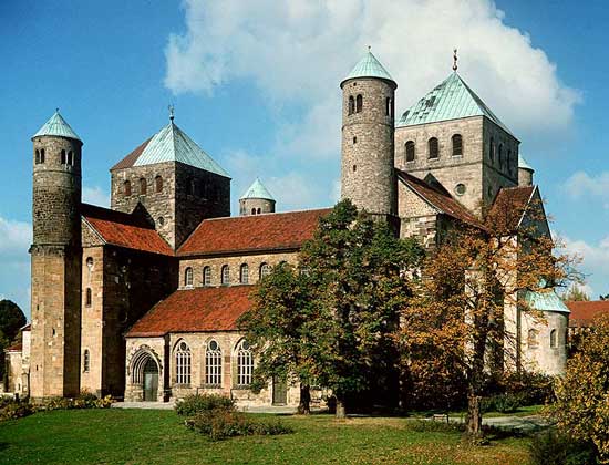  IGDA     ЦЕРКОВЬ САНКТ-МИХАЭЛЬ (1001–1033) в Хильдесхайме (Нижняя Саксония, Германия).