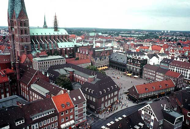  IGDA     ЛЮБЕК, портовый город на севере Германии, был центром Ганзы, средневекового торгового союза европейских городов.