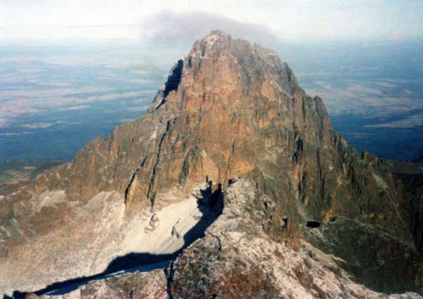  Photo courtesy of Tom Claytor     БАТИАН – вершина горы Кения.