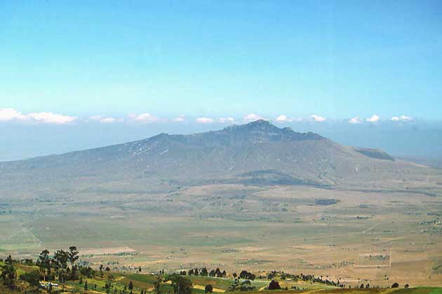 IGDA/G. Wright     ВУЛКАН ЛОНГОНОТ высотой 2776 м над у.м. в зоне Восточно-Африканского разлома в Кении.