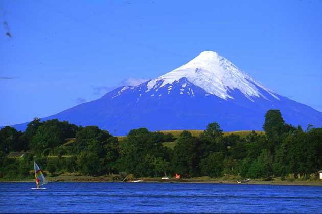  ОСОРНО – действующий вулкан на юге Чили.   IGDA/W. Buss