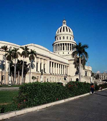  IGDA/V. Degrandi     АКАДЕМИЯ НАУК Кубы в Гаване размещается в бывшем здании Капитолия.