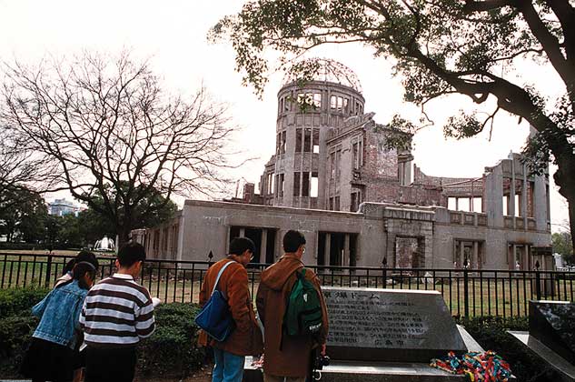  IGDA     ХИРОСИМА. Мемориальный парк, посвященный жертвам американских атомных бомбардировок.