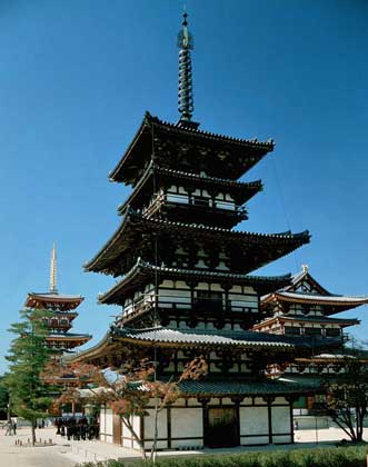  IGDA     ПАГОДА в городе Нара – древней столице Японии является примером классической японской архитектуры.