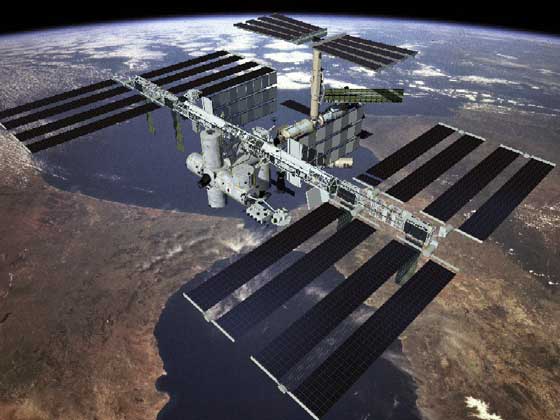  NASA     МОДЕЛЬ МКС после объединения российского, американского, японского и европейского модулей и развертывания больших панелей солнечных батарей (2003).