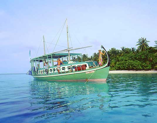  © DeA Picture Library/C. Rives     ЛОДКА – основное транспортное средство на Мальдивах