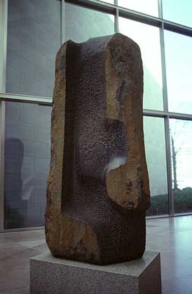  Mary Ann Sullivan, www.bluffton.edu~sullivan     БОЛЬШОЙ КАМЕНЬ ВНУТРЕННЕГО ПОИСКА (GREAT ROCK OF INNER SEEKING), 1974 (базальт), Национальная галерея, Вашингтон.
