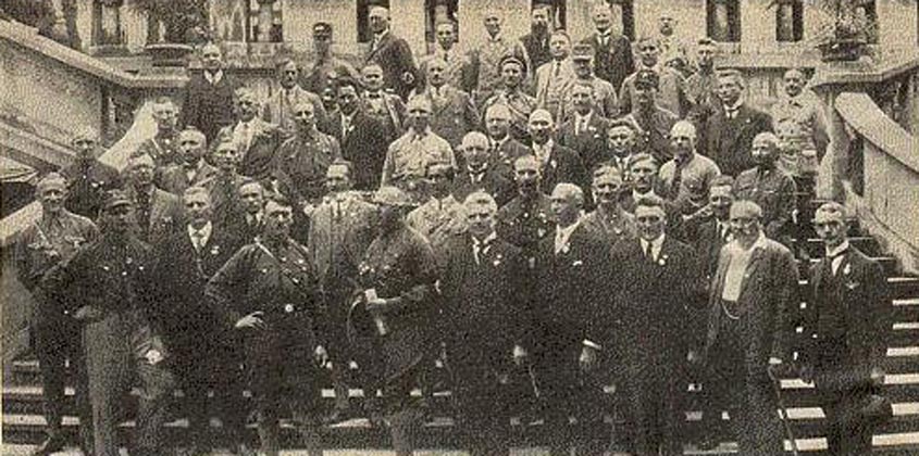 АДОЛЬФ ГИТЛЕР с членами нацистской партии