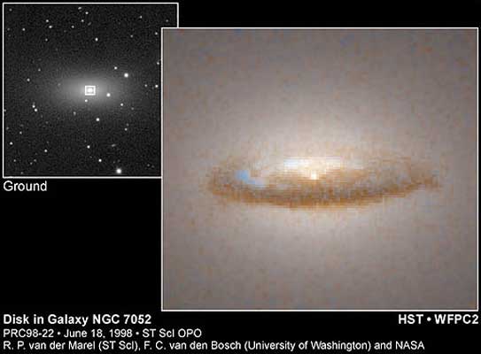  NASA     ОКОЛОЯДЕРНЫЙ ДИСК в галактике NGC 7052. Космический телескоп Хаббла