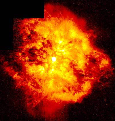  NASA     ОБЛАКО ГОРЯЧЕГО ГАЗА, выброшенное массивной звездой и ярко светящееся под действием ультрафиолетового света звезды. (NASA, телескоп «Хаббл»).