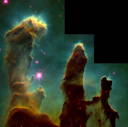  NASA     МОЛЕКУЛЯРНЫЕ ОБЛАКА причудливой формы, разрушающиеся под действием света звезд. (NASA. Телескоп «Хаббл»)