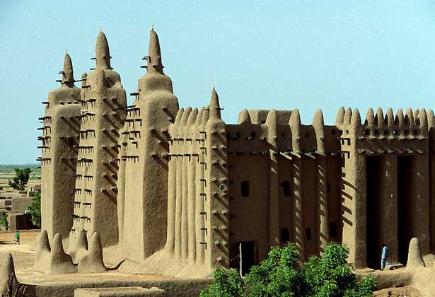  IGDA/L. Romano     МЕЧЕТЬ в городе Дженне в центральном Мали – место религиозных и политических собраний