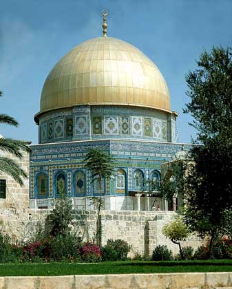  IGDA/G. Dagli Orti/G. Dagli Orti     ВОСЬМИУГОЛЬНАЯ МЕЧЕТЬ КУББАТ АС-САХРА у Западной стены в Иерусалиме. Построена в 691 омейядским халифом Абд аль-Маликом.