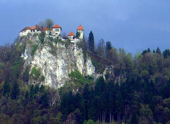  IGDA/G. Roli     ЗАМОК в окрестностях озера Блед в Альпах на севере Словении