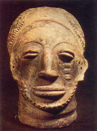 ГОЛОВА. Терракота. Гана (народ ашанти). Британский музей, Лондон.