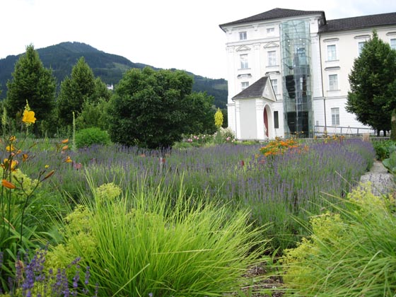 Огород с лекарственными травами при монастыре г.Адмонт, Австрия