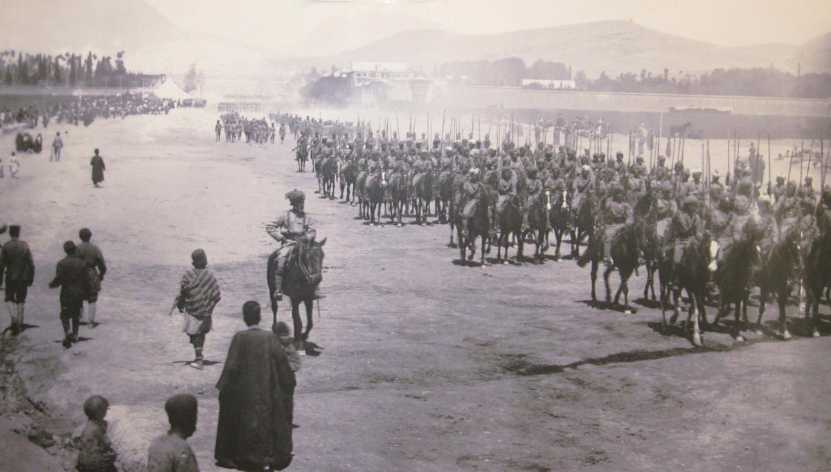ВХОД британской индийской конницы в Шираз (1912)