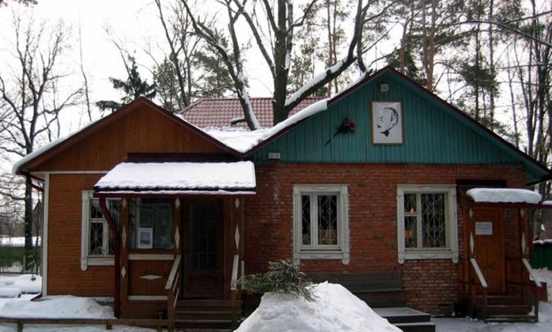 Дом-музей  Б.Ш.Окуджавы в Переделкино.