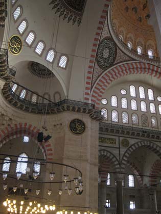 МЕЧЕТЬ Сулеймания в Стамбуле. Фрагмент внутреннего интерьера
