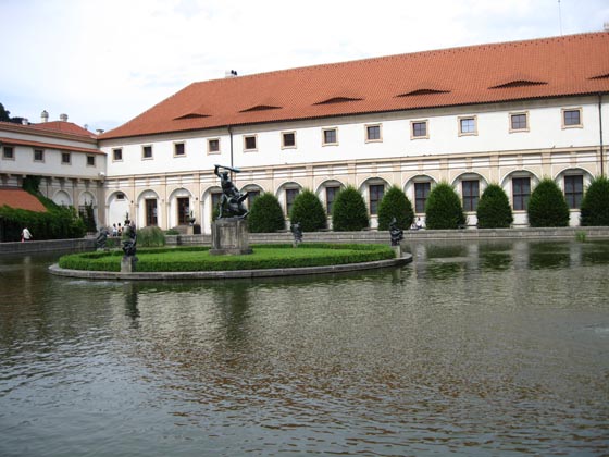ДВОРЕЦ и сад Альбрехта фон Валленштайна, спланированный в стиле французского парка, Прага