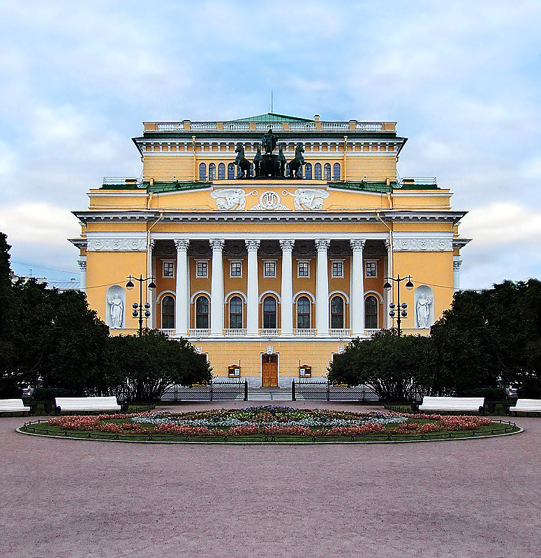 Александринский театр — старейший национальный театр России