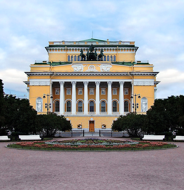 Здание александрийского театра