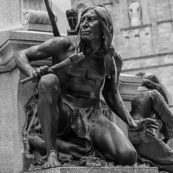 Воин-ирокез. Фрагмент Монумента Мезоннёв (Монреаль), Луис-Филипп Эбер, 1895 г.