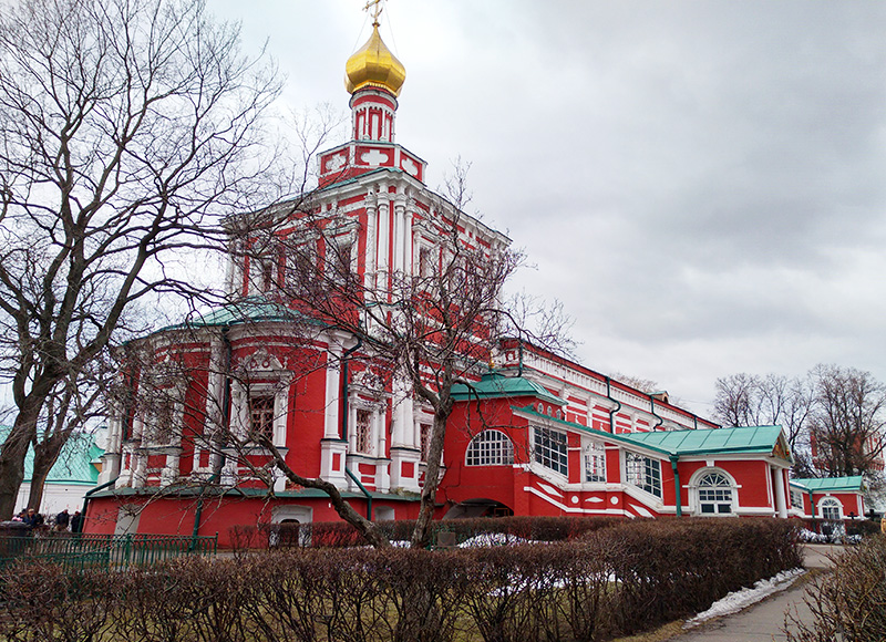 Казанский новодевичий монастырь. Храмы Новодевичьего монастыря. Успенская Церковь Новодевичьего монастыря. Храм Успения Богородицы Новодевичий монастырь Москва. Храмы Новодевичьего монастыря в Москве храм Успения Богородицы.