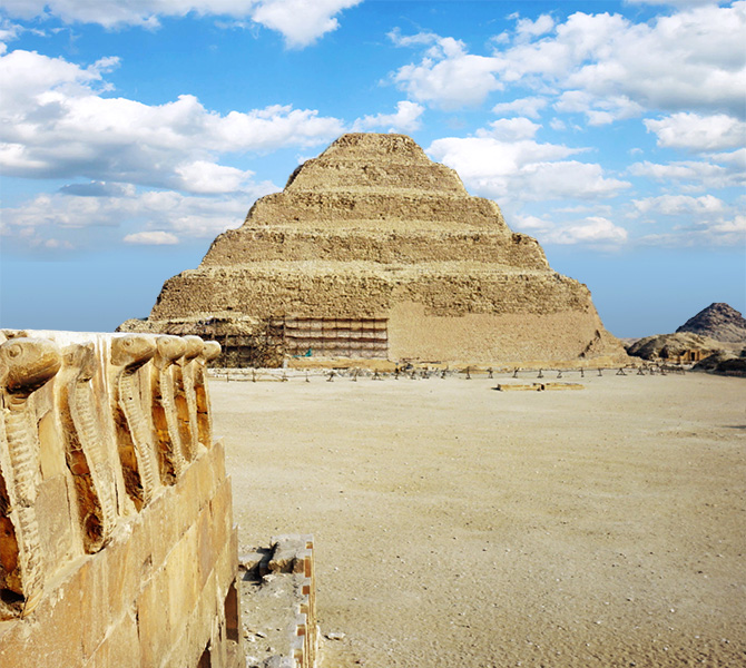 Пирамида Джосера в Саккаре, Египет. 27 век до н. э.